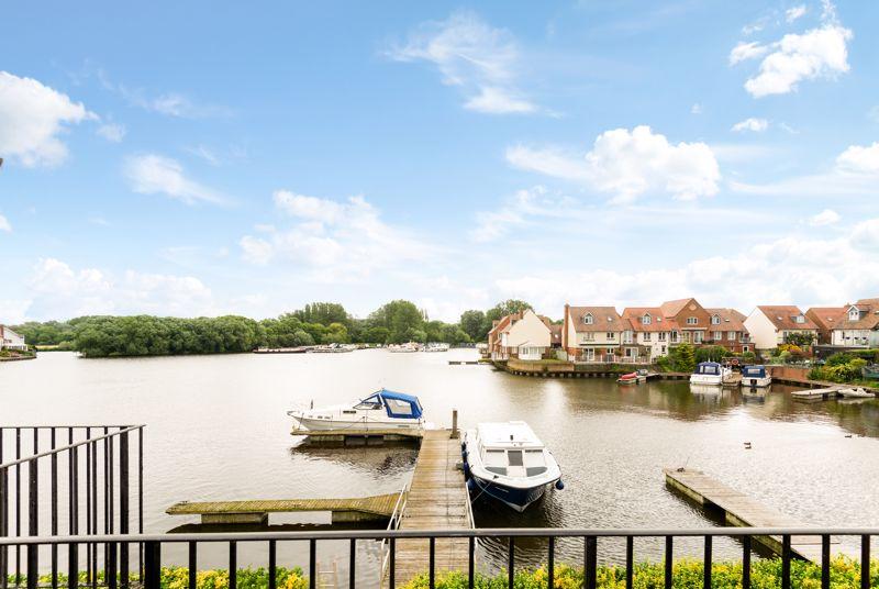 West Quay, Abingdon Marina 3 bed apartment £450,000