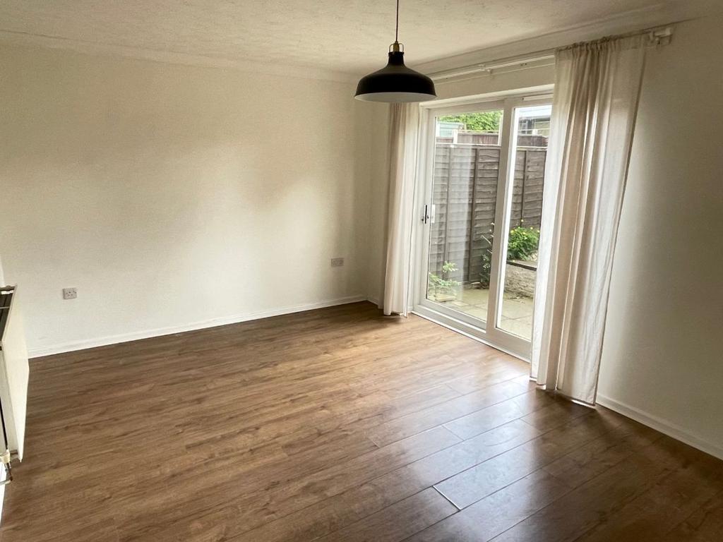 Stowe Street, Walsall WS3 3 bed terraced house £650 pcm (£150 pw)