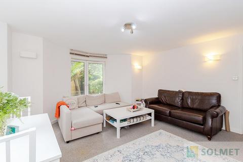 1 bedroom ground floor flat to rent, Admiral Walk, London W9
