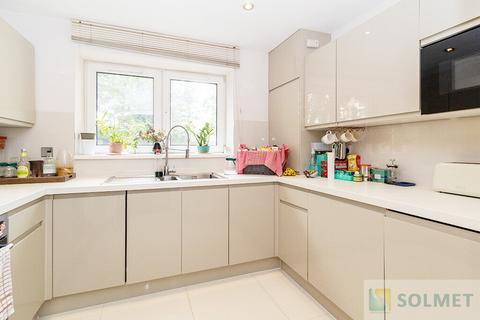 1 bedroom ground floor flat to rent, Admiral Walk, London W9