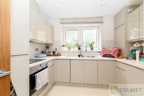 1 bedroom ground floor flat to rent, Admiral Walk, London W9
