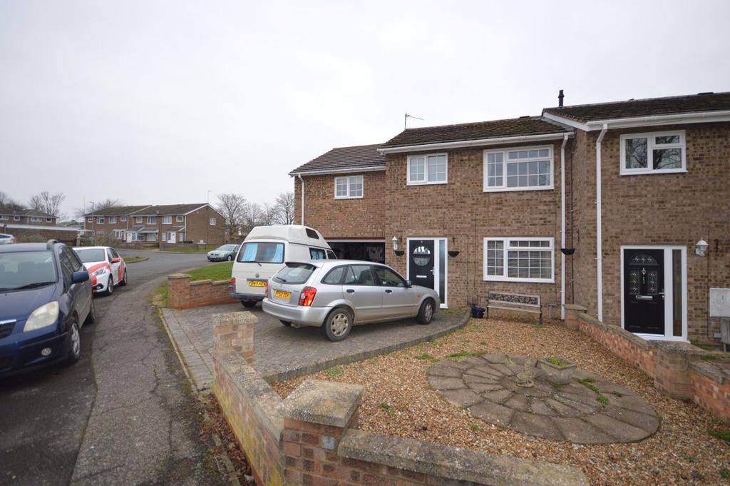 Manor Drive, Corby 4 bed terraced house £1,000 pcm (£231 pw)