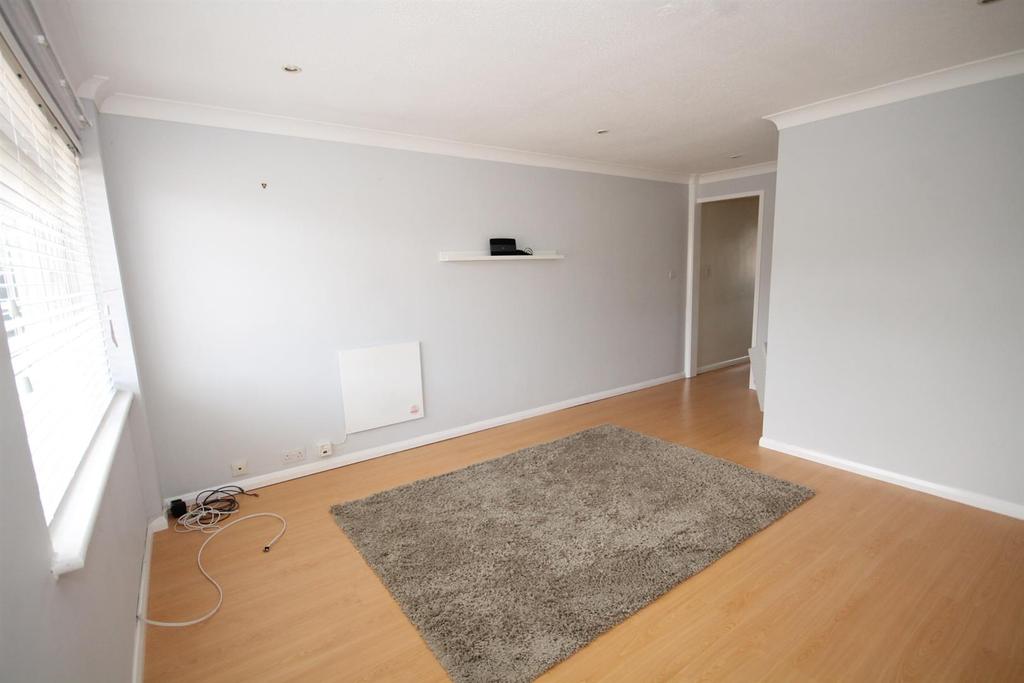 Sycamore Avenue, Horsham 1 bed £750 pcm (£173 pw)
