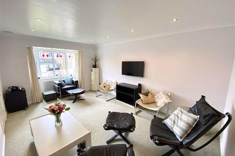 38 Hall Close, Meltham, Holmfirth, HD9 4EL
