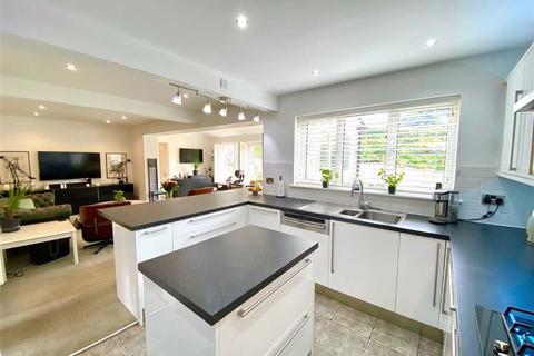 38 Hall Close, Meltham, Holmfirth, HD9 4EL
