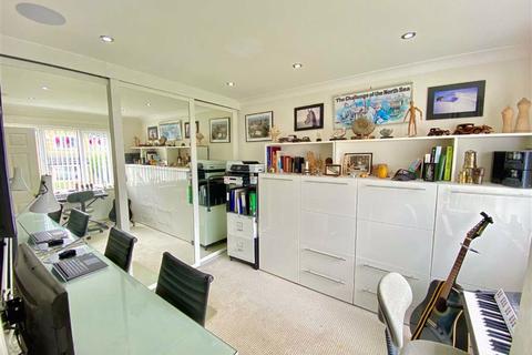 38 Hall Close, Meltham, Holmfirth, HD9 4EL