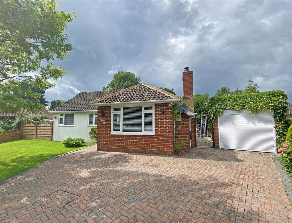 Hurstleigh Close, Redhill 3 bed detached bungalow £725,000