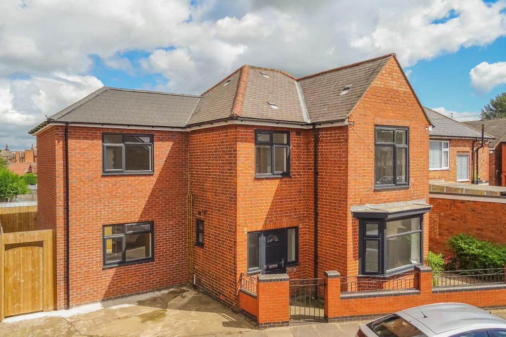Saltersford Road, Leicester 5 bed detached house £320,000