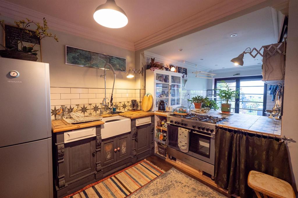 Kitchen/ Dining Area