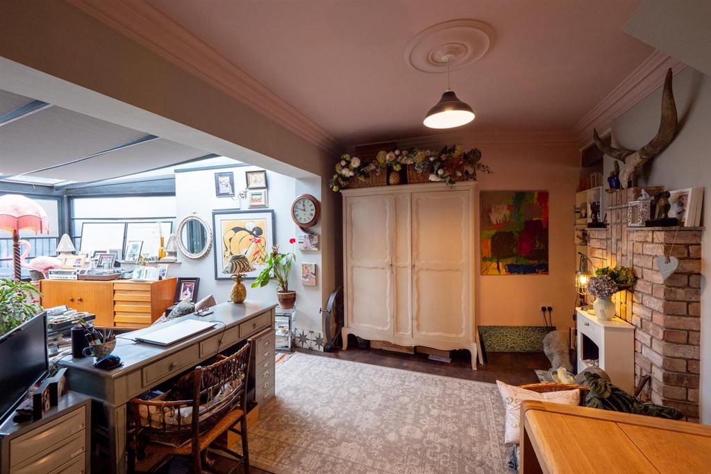 Kitchen/ Dining Area