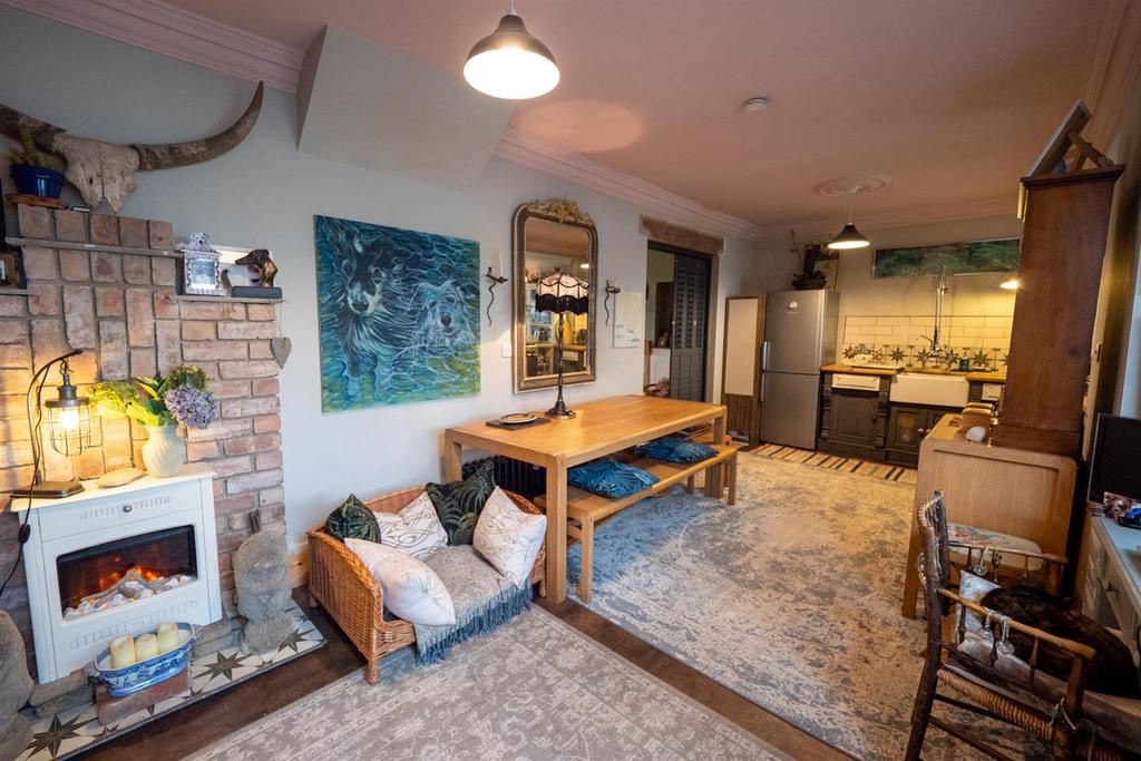 Kitchen/ Dining Area