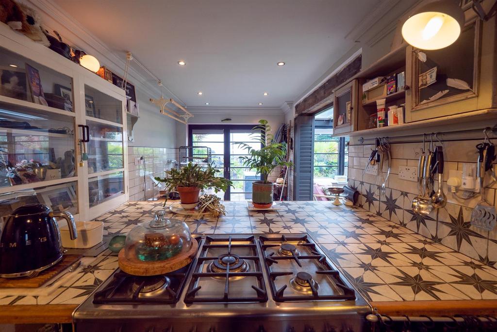 Kitchen/ Dining Area