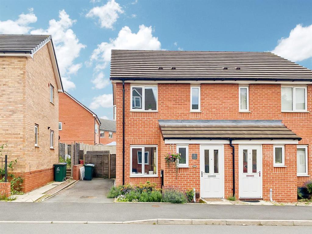Courtelle Road, Foleshill, Coventry, CV6 5FW 2 bed semidetached house