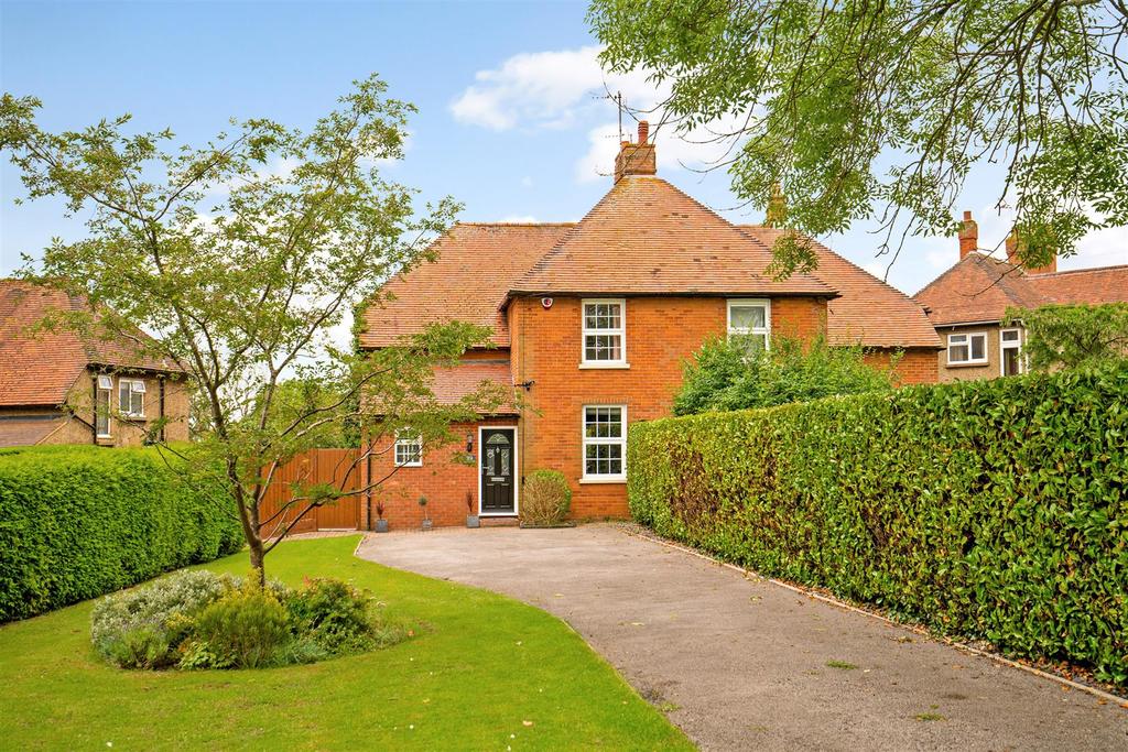 Moores Hill, Yardley Road, Olney 3 bed semidetached house £500,000
