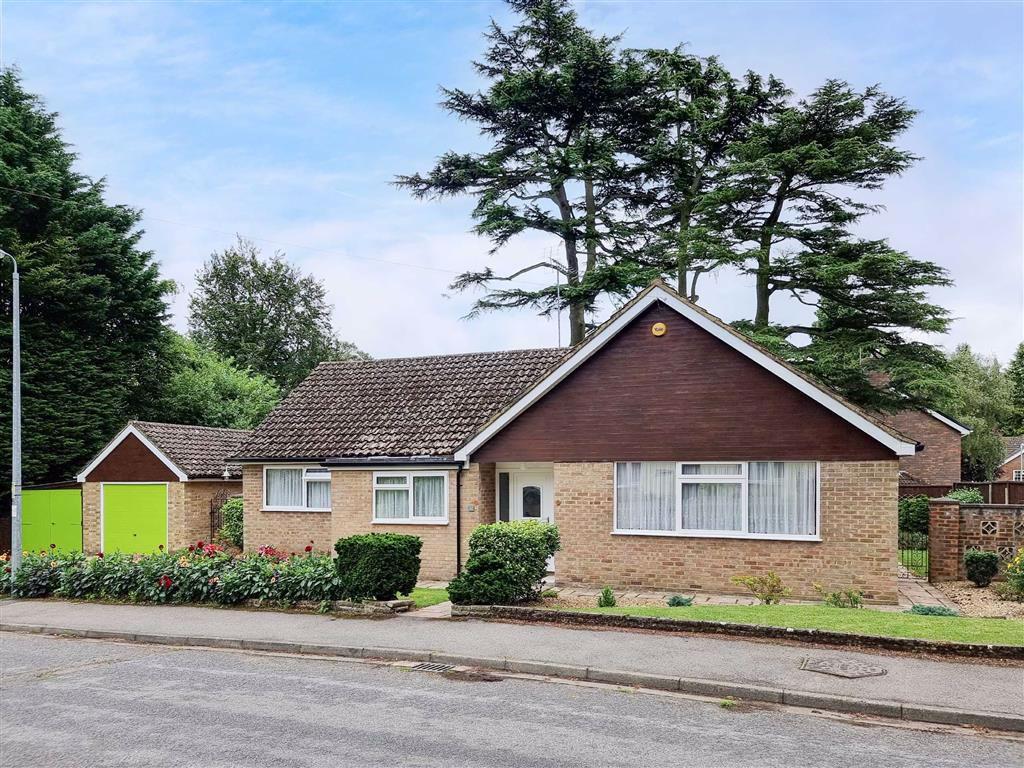 Taylors Ride, Leighton Buzzard 3 bed detached bungalow £600,000