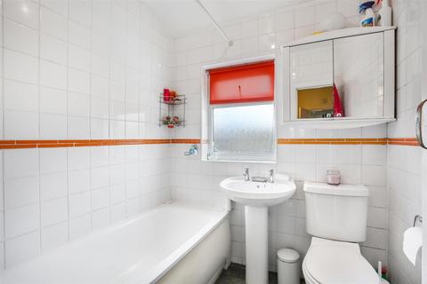 8 Elm Grove Parade, Wallington, SM6 7JE