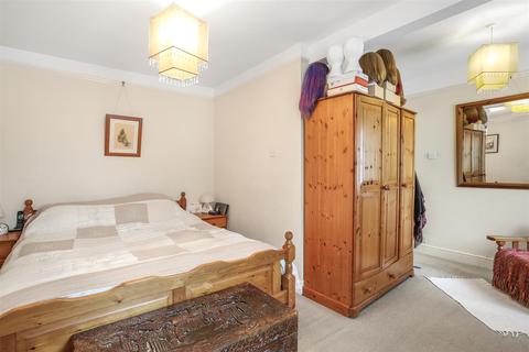 8 Elm Grove Parade, Wallington, SM6 7JE