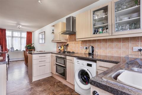 8 Elm Grove Parade, Wallington, SM6 7JE