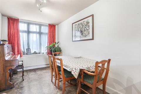 8 Elm Grove Parade, Wallington, SM6 7JE