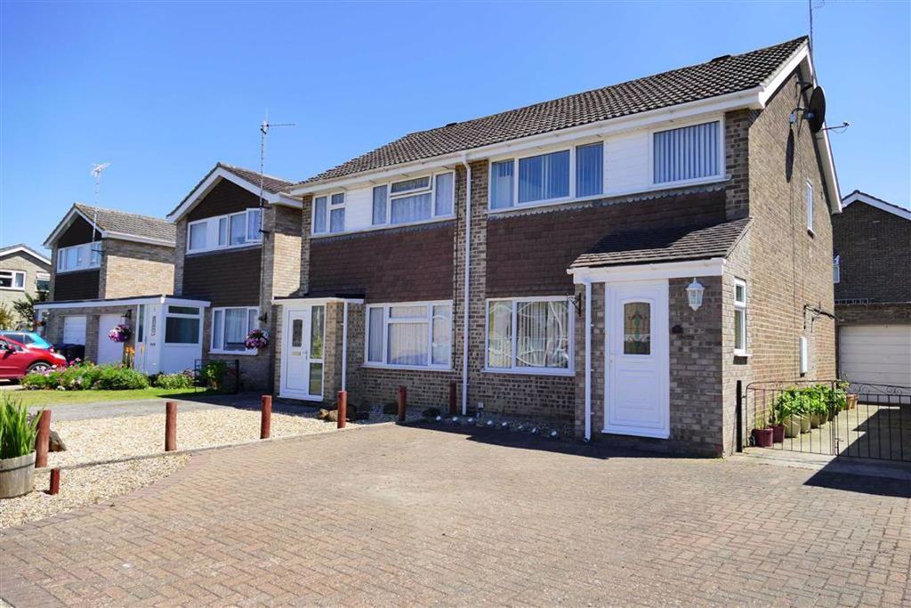 Heron Close, CALNE 3 bed semidetached house £235,000