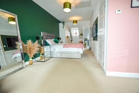 53 Petfield Drive, Anlaby, Hull, HU10 7ES