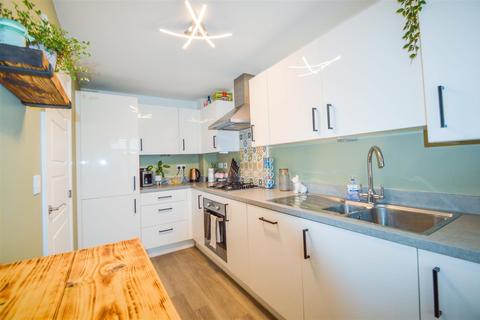 53 Petfield Drive, Anlaby, Hull, HU10 7ES