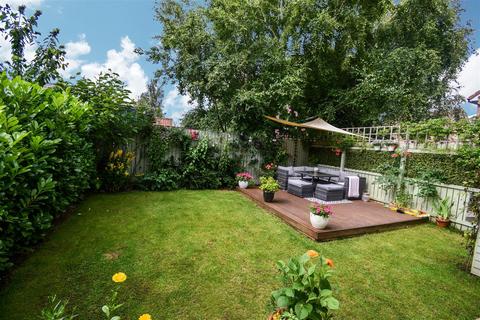 53 Petfield Drive, Anlaby, Hull, HU10 7ES