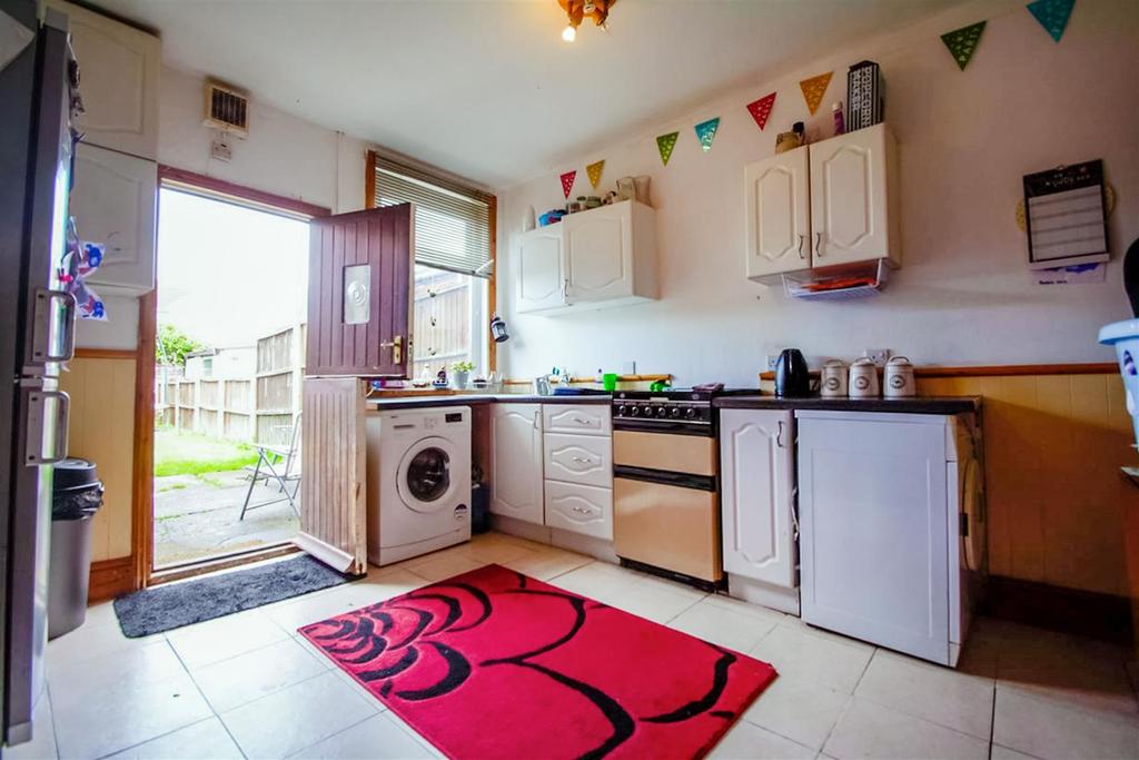 Kitchen copy.jpg