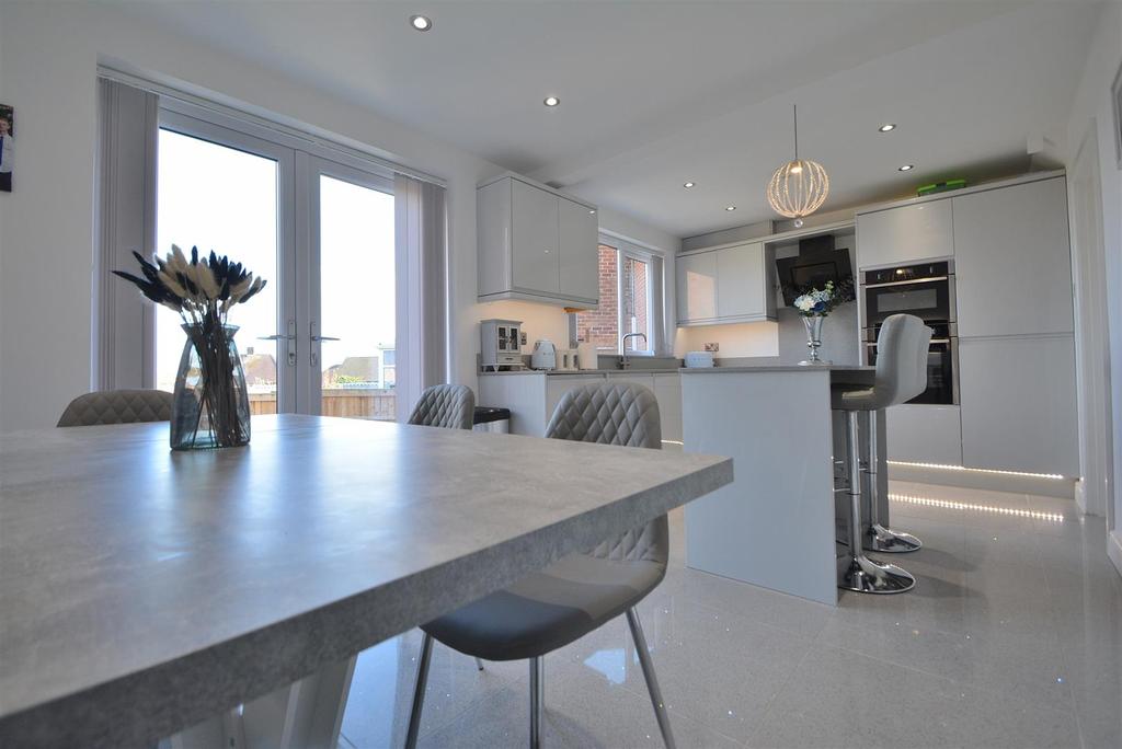 Joyce Avenue, Toton 3 bed semidetached house £275,000