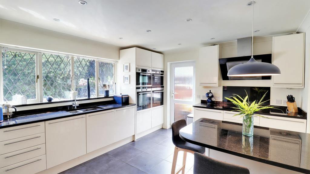 Kitchen / Breakfast Room