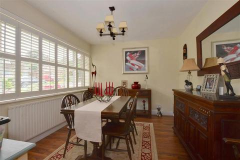 16 Fermor Way, Crowborough, TN6 3BD