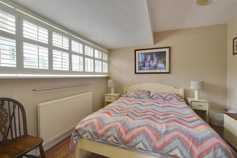 16 Fermor Way, Crowborough, TN6 3BD