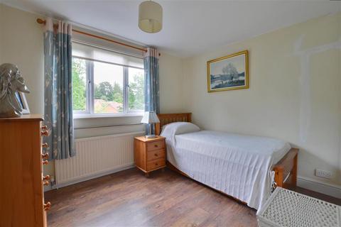 16 Fermor Way, Crowborough, TN6 3BD