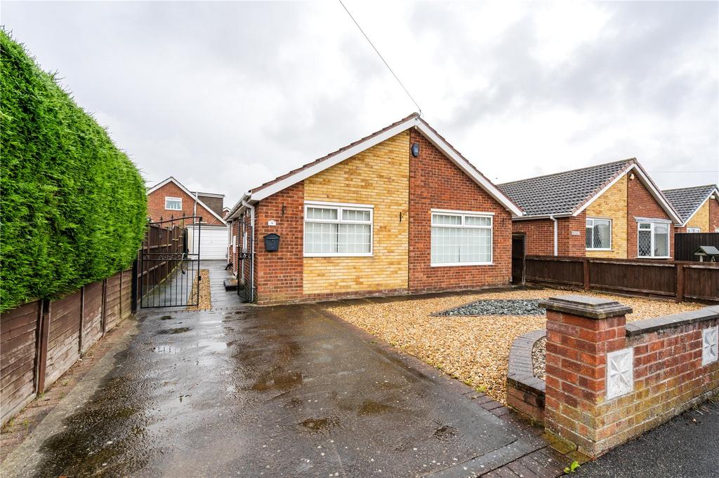 Wold View, HoltonleClay, Grimsby, DN36 2 bed bungalow for sale £195,000