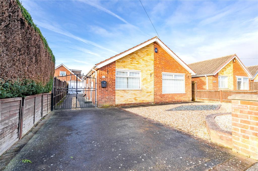 Wold View, HoltonleClay, Grimsby, DN36 2 bed bungalow £190,000