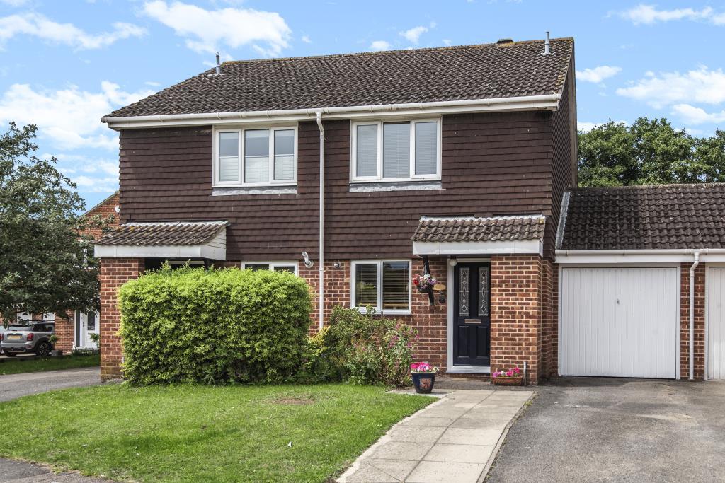The Moors, Thatcham, RG19 3 bed semidetached house £360,000