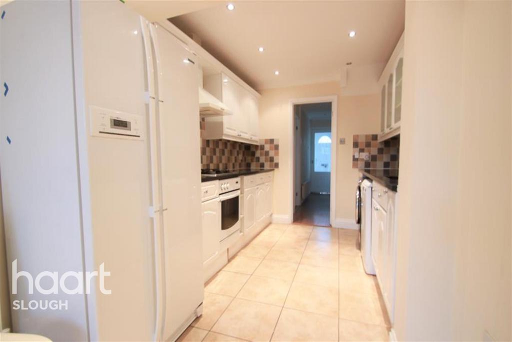 Goodman Park, Slough 3 bed terraced house £1,450 pcm (£335 pw)