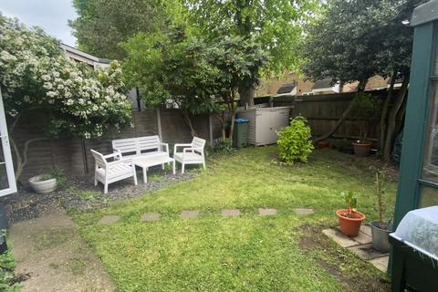 7 Cusack Close, Twickenham, TW1 4TB