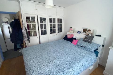 7 Cusack Close, Twickenham, TW1 4TB