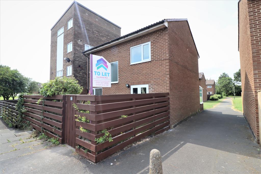 Quantock Place, Peterlee SR8 4 bed detached house to rent £650 pcm (£