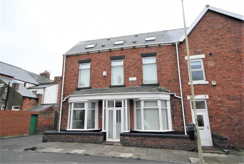 Roman Road, South Shields 4 bed end of terrace house £200,000