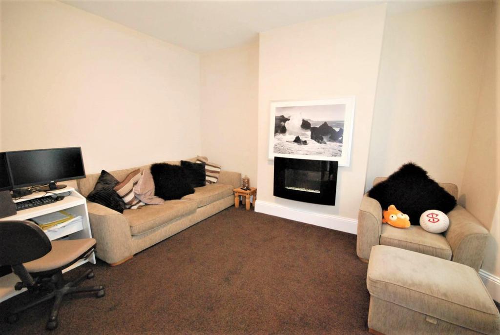 Roman Road, South Shields 4 bed end of terrace house £200,000