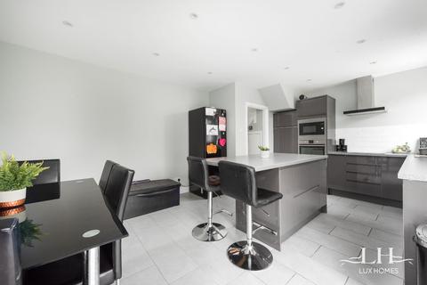 12 Bevan Way, Hornchurch, RM12 6EJ