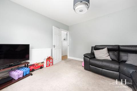 12 Bevan Way, Hornchurch, RM12 6EJ