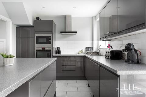 12 Bevan Way, Hornchurch, RM12 6EJ