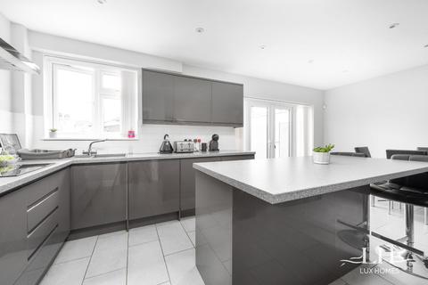 12 Bevan Way, Hornchurch, RM12 6EJ