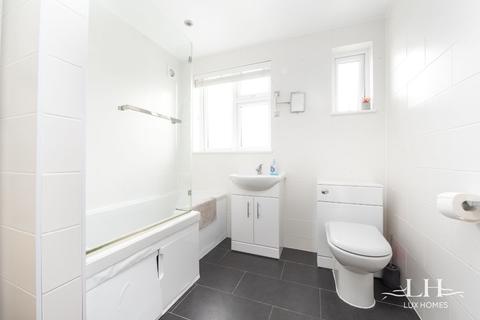 12 Bevan Way, Hornchurch, RM12 6EJ