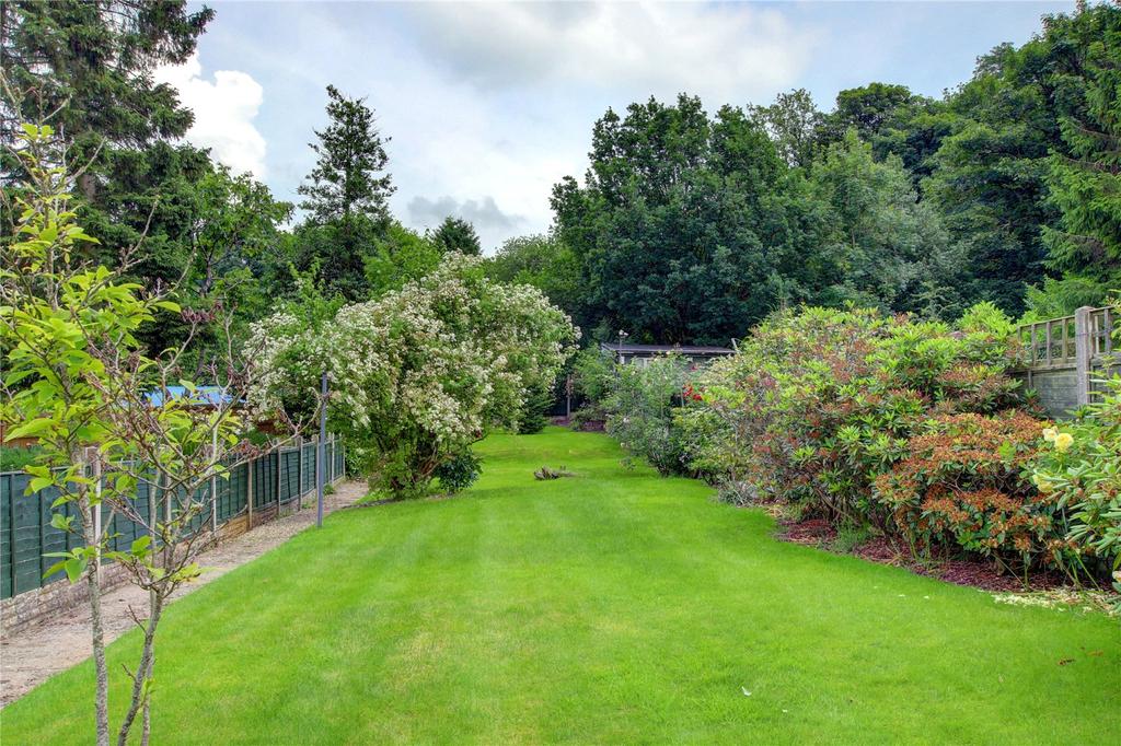 Rose Hill, Lickey, Birmingham, B45 3 bed semidetached house £450,000