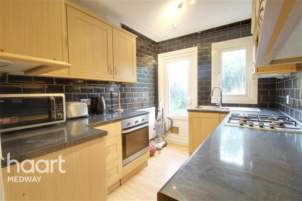 Milner Road, Gillingham, ME7 3 bed end of terrace house £1,200 pcm (£
