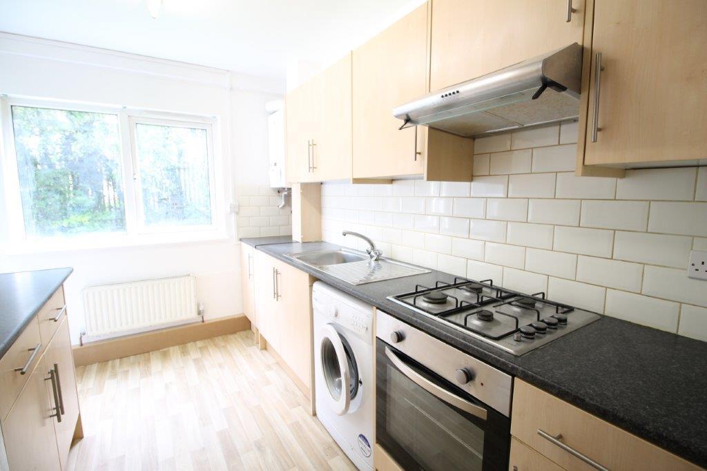 Byron Way, Northolt UB5 2 bed flat £1,195 pcm (£276 pw)